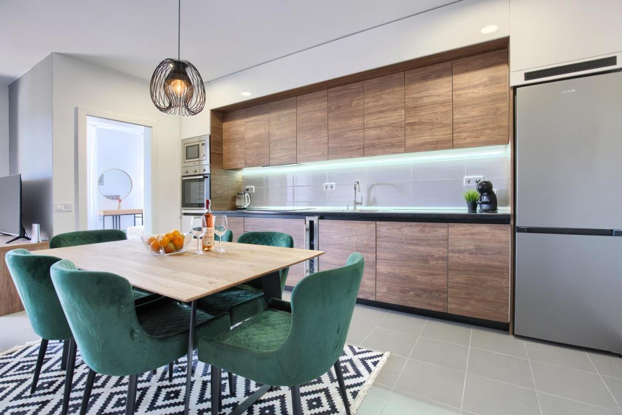 Beautiful Two-Bedroom Seaside Apartment In Premantura Exterior foto