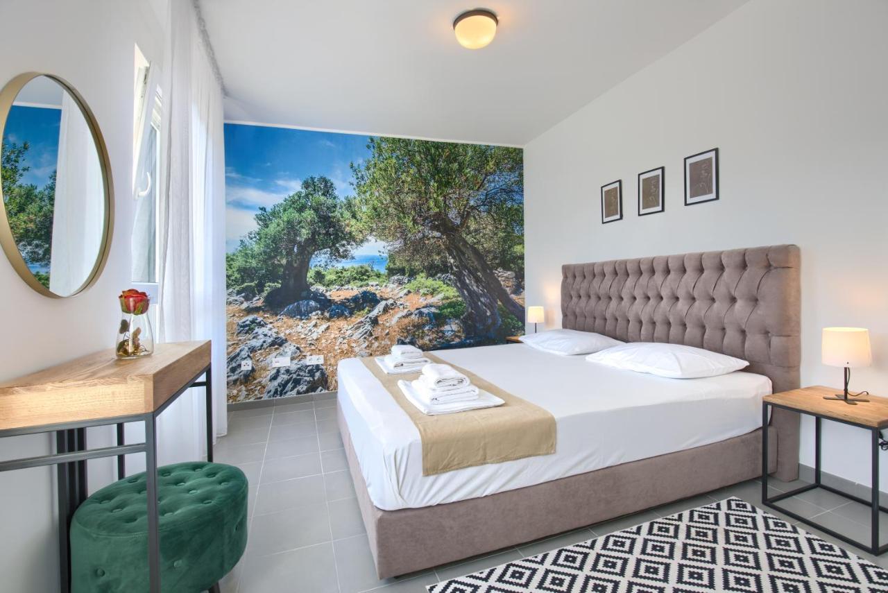 Beautiful Two-Bedroom Seaside Apartment In Premantura Exterior foto